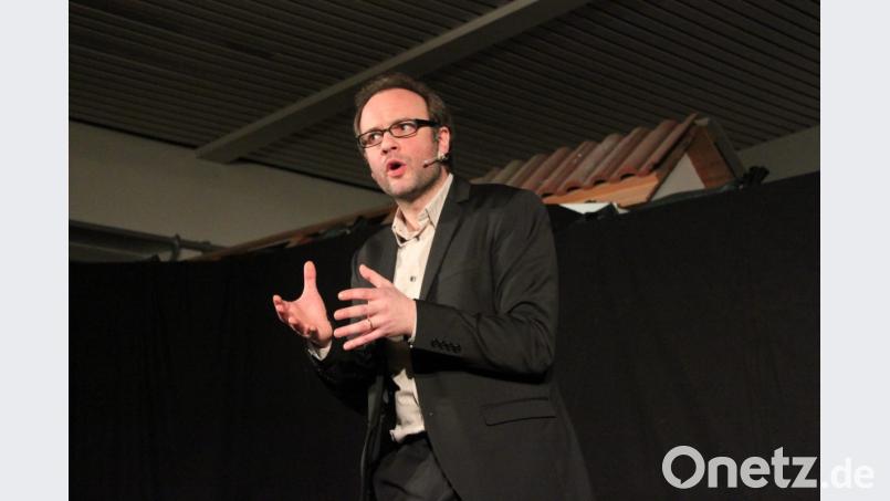 &lt;p&gt;René Sydow begeistert zum Auftakt der Saison auf der Kleinkunstbühne &quot;Futura &#039;87&quot; das Publikum mit abwechslungsreichem, spannendem Politkabarett.&lt;/p&gt;
 Bild: prh