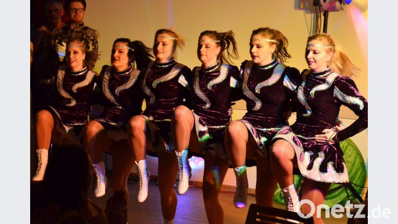 Premiere der neuen Tänze feiert die Altenstädter Garde &quot;Genau&quot; in einer brodelnden Atmosphäre. Bild: fjo