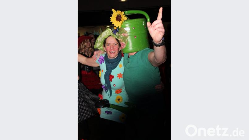 Ein originelles Pärchen: Blume und Gießkanne. Bild: kro