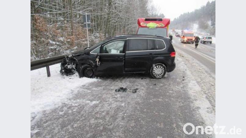 Der entgegenkommende VW Touran wurde von dem Hyundai frontal erwischt. Bild: exb