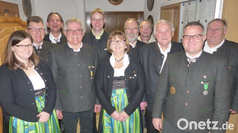 Der neue Vorstand (von links): Michaela Nübler, Marcus Beier, Oberschützenmeister Markus Böhm, Willi Reil, Michael Klier, Karin Reil, Robert Seel, Gerhard Wiesgickl, Franz Dürrmann, Herbert Ludwig und Anton Donhauser. Bild: exb