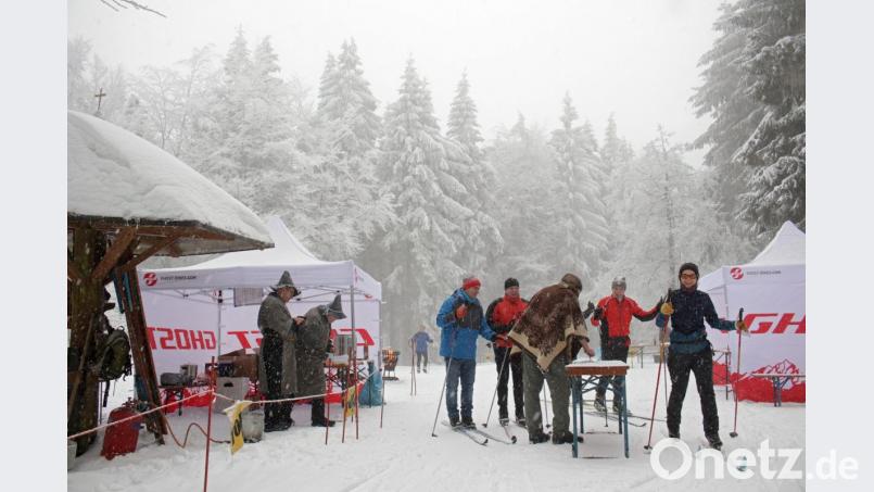 Viel Gaudi und reichlich Neuschnee gab es beim bayerisch-böhmischen Volksskilauf rund um die Silberhütte. Bild: dtr