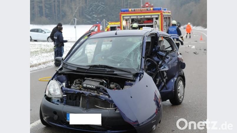 Nur mehr ein Wrack war der Toyota der 68-jährigen Frau. Bild: gf
