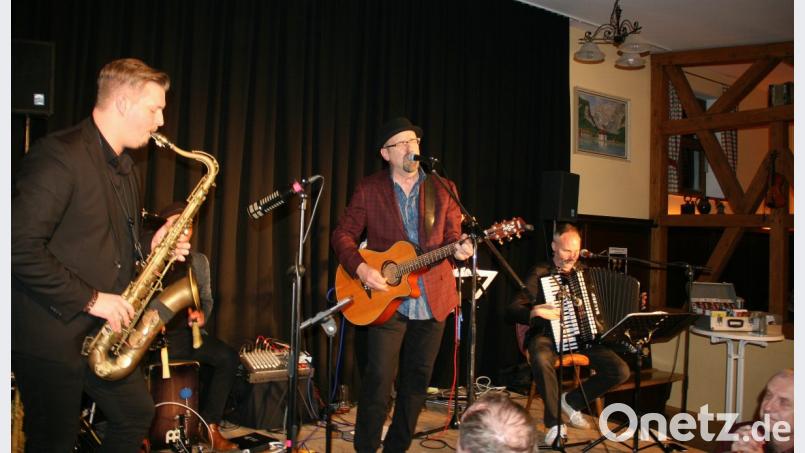 Hubert Treml/ Pawalaatschn beim Schwoazhansl in Falkenberg Bild: wro