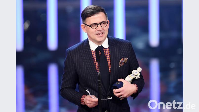 ,Regisseur Oliver Haffner erhält bei der Verleihung des Bayerischen Filmpreises im Münchener Prinzregententheater den Sonderpreis für den Film &quot;&quot;Wackersdorf&quot;. Bild: Tobias Hase/dpa