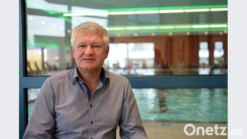 Ambergs DLRG Vorsitzender Gerhard Schottenheim: "Wichtig ist es, erst viele Tage mit starkem Nachtfrost abzuwarten, bevor man eine Eisfläche betritt." Bild: brü