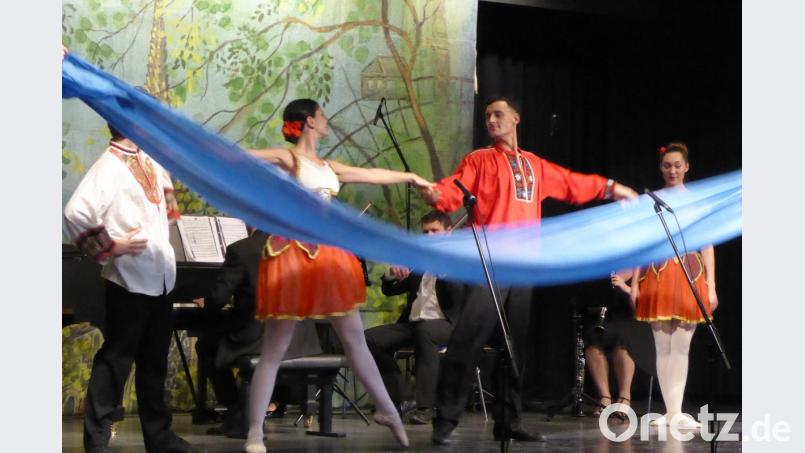 In immer neuen bunten Kostümen treten die Ballett-Tänzer auf. Bild: fsb