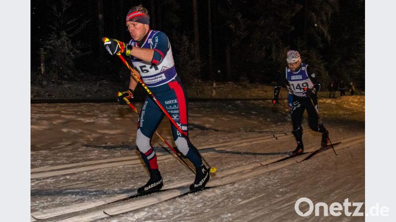 Der Coach der Hirschauer Johannes Pfab gewann die Herrenklasse. Da er sich vor dem Rennen um seine Schützlinge kümmern musste blieb ihm nicht viel Zeit zum Aufwärmen. Aber für ihn als Marathonspezialisten sind die 10 Kilometer das Warm- up Bild: chl