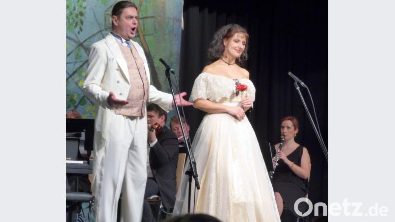 „Schenkt man sich Rosen in Tirol“: Mila und Ginger Bild: fsb