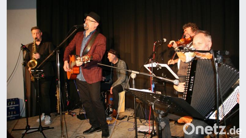 Hubert Treml/ Pawalaatschn beim Schwoazhansl in Falkenberg Bild: wro