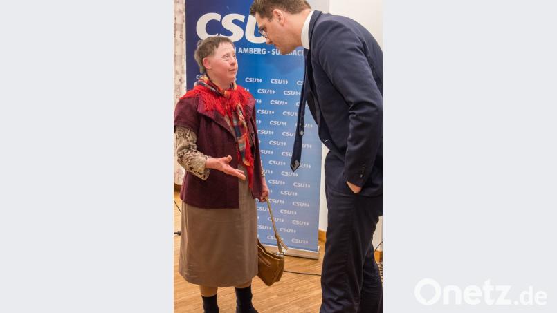 Christian Doleschal ist an diesem Tag ein begehrter Gesprächspartner. Bild: chl