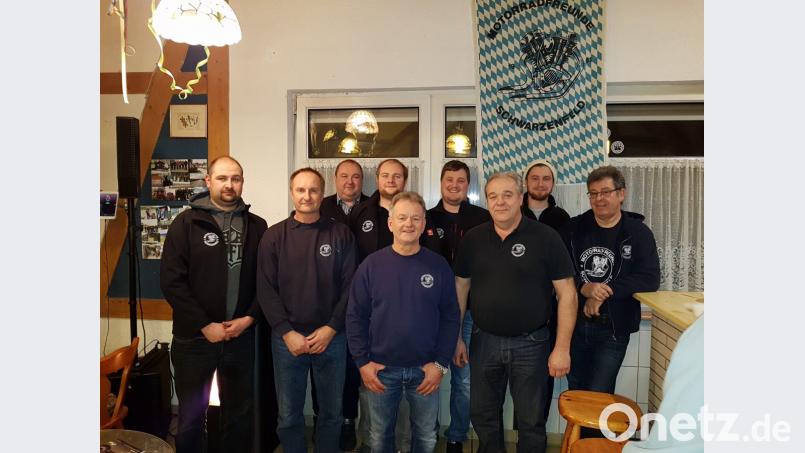 Der neue Vorstand der Motorradfreunde: An der Spitze steht weiterhin Markus Dorschner (Zweiter von links). Bild: ksi