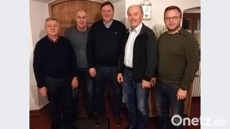 Der wiedergewählte Vorstand des TuS/WE-Förderkreises (von links): Kassier Anton Bauer, Schriftführer Josef Weih, Zweiter Vorsitzender Martin Meier, Vorsitzender Wolfgang Weih und TuS/WE-Vorsitzender Christoph Weih. Bild: weh