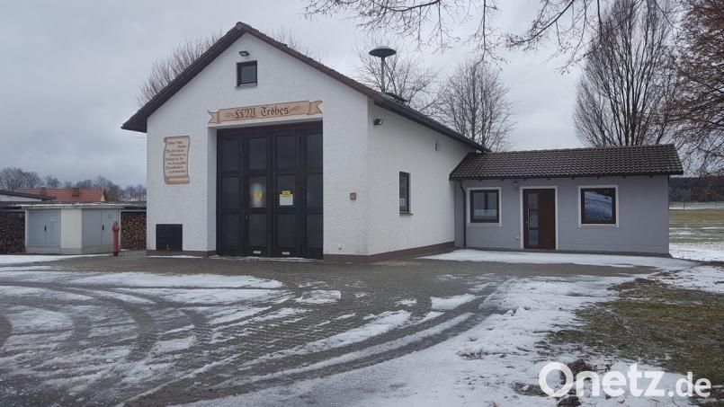Das Feuerwehrhaus muss saniert werden. Am teuersten kommt dabei das neue große Tor. Auf die Wehr werden große finanzielle Beiträge und viel Arbeit zukommen. Bild: gi