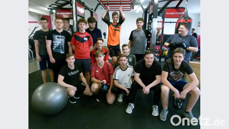 Individuelles Training unter kompetenter Anleitung ist der Schlüssel zum Erfolg, wissen die Schüler der M 9 und der M 10 der Markus-Gottwalt-Schule nach den fünf Doppelstunden Sport im Fitness-Studio. Bild: rn