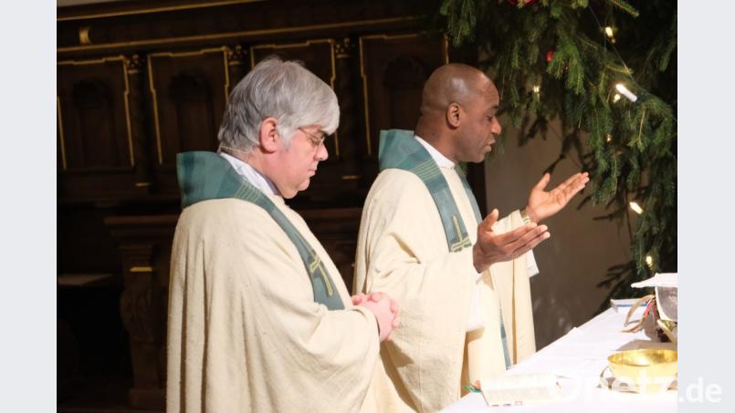 Eine besondere Ehre war es für Pfarrer Paul, zum 50. Geburtstag die Festmesse als Hauptzelebrant zu lesen. Bild: do