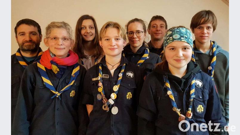 Die neue Stammesführung bilden Angela Kopczyk (Zweite von links), Leonie Kopczyk (Dritte von links) und ihr Team. Bild: sgg
