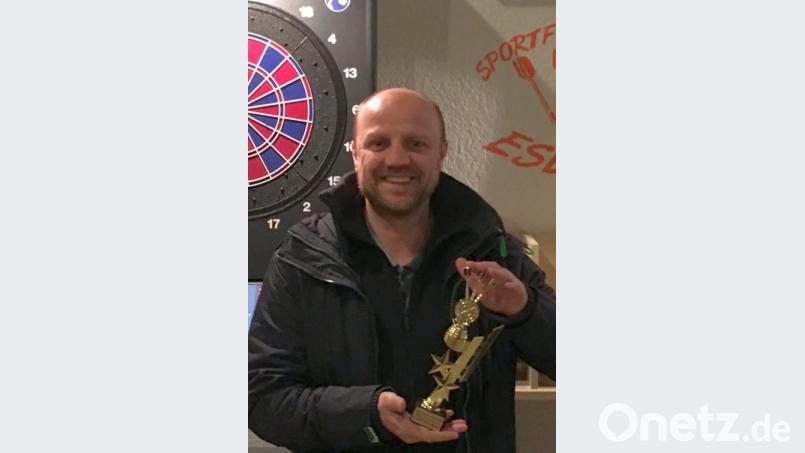 Der erste Vereinsmeister des neugegründete Dartclubs &quot;Sportfreunde&quot; heißt Marco Warta. Bild: gz