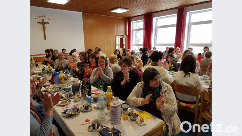 65 Frauen aus nah und fern sind der Einladung der KLB zum Frühstücken gefolgt. Bild: ubb