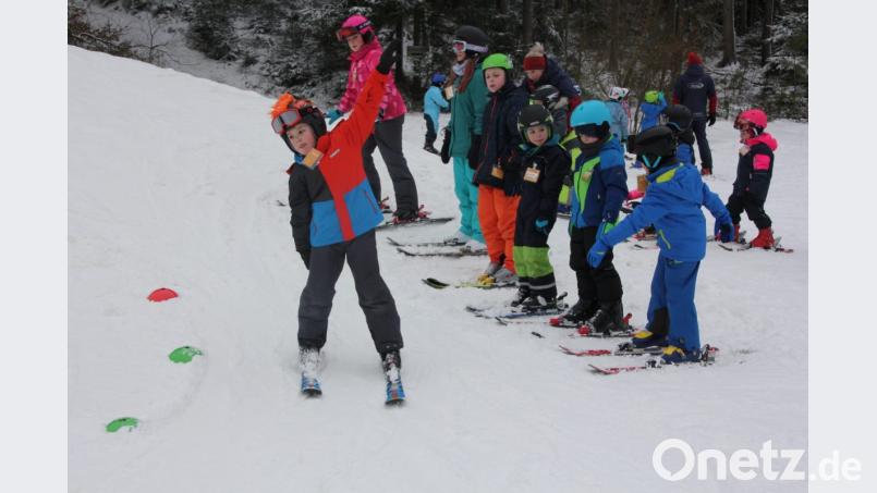 Groß war der Ansturm auf die Skikurse an der Skianlage Schloppach. Bild: kro