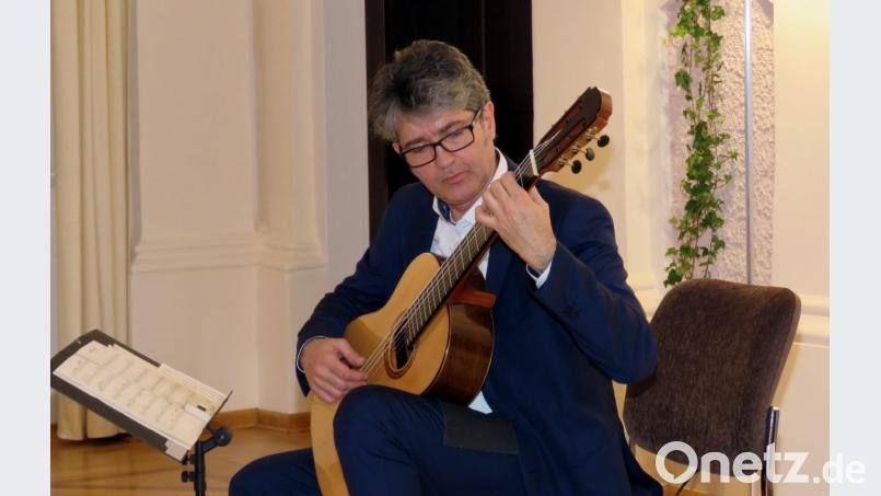 Stefan Grasse beherrscht sein Instrument meisterhaft. Dabei sind es seine Eigenkompositionen, die den Bogen zwischen Klassik und Moderne bestens spannen. Bild: ubb