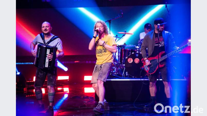 Die "Troglauer Buam" sind am morgigen Donnerstag im Fernsehen im ProSieben-Studio zu erleben. Bild: ProSieben / Benedikt Müller