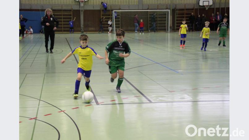 Insgesamt nahmen 280 Fußballer im E-, F- und G-Juniorenbereich an dem Turnier, das die Fußballabteilung der DJK Neustadt organisierte, teil. Bild: prh