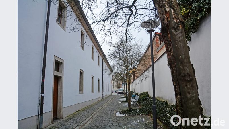 Die Kurt-Eisner-Anlage ist erst der Anfang. Der Weg hinter der Regionalbibliothek könnte bald Franz-Joachim-Behnisch-Weg heißen. Und Tafeln dort könnten seine Gedichte tragen, schlägt Veit Wagner im Stadtrat vor. Bild: Gabi Schönberger