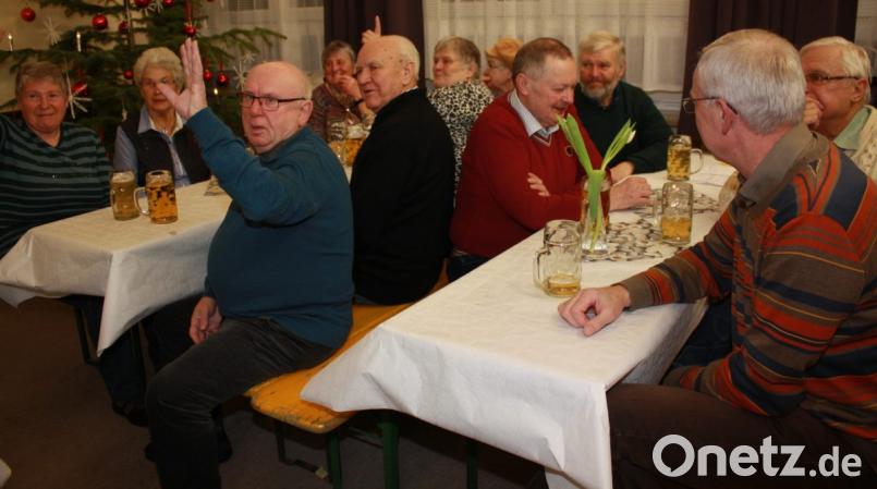 Teilnehmer beim Dankeschön-Abend im Gemeindehaus. Bild: lk
