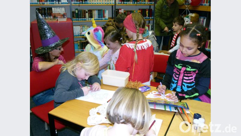 Die Bibliothek wird auch zur Malstube. Bild: rn