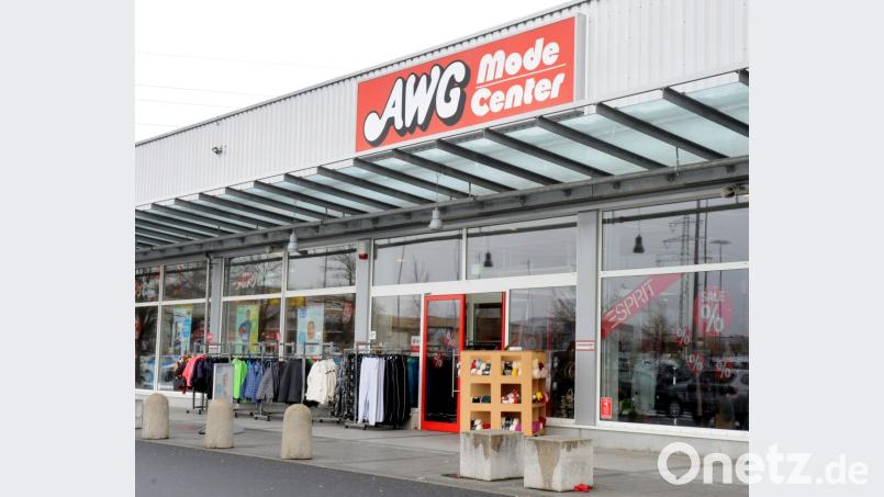 Im „AWG Mode Center“ im Fachmarktzentrum „An den Franzosenäckern“ sind acht Verkäuferinnen von der Insolvenz betroffen. Die knapp 1400 Quadratmeter großen Räume hat das Unternehmen seit Oktober 2001 angemietet. Bild: Stephan Huber