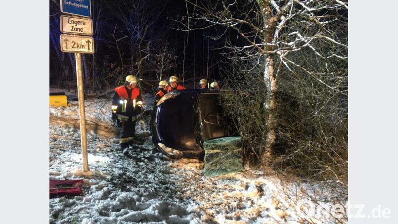 Die Auerbacher Feuerwehr im Einsatz am Unfallort. Bild: Feuerwehr Auerbach