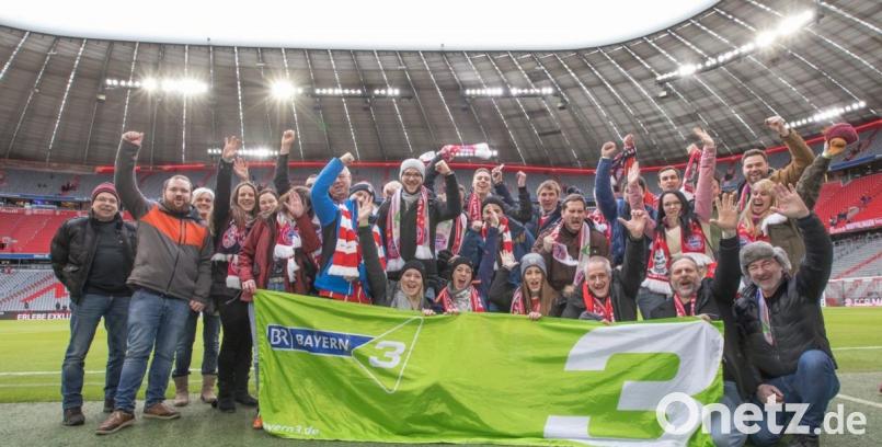 Tolle Sache: Die Schmidgadener Gruppe freut sich über die Einladung in die Allianz-Arena. Bild: BR/Markus Konvalin
