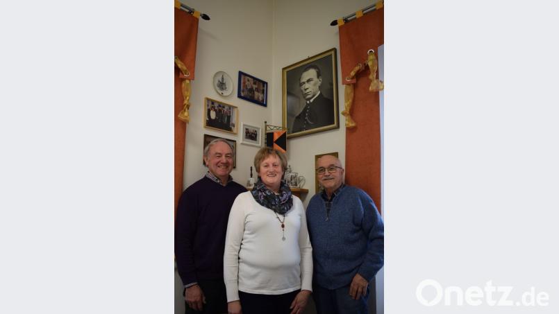 Die Tirschenreuther Kolpingsfamilie hat Nachwuchs-Probleme. Im Mai stehen Neuwahlen an und das bisherige Führungsteam mit Herbert Konrad, Roswitha Bäuml und Elmar Pilz (von links) würde sich über Unterstützung aus der jüngerer Generation freuen. Bild: szl