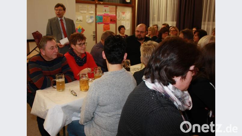 Dekan Dr. Wenrich Slenczka bei der Begrüßung beim Mitarbeiterabend. Bild: lk