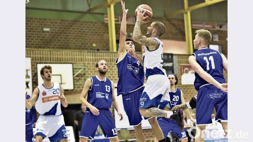 Trotz 18 Körben konnte Patrik Bortel (am Ball) die Niederlage der Hamm Baskets nicht verhindern. Bild: Büttner, Gerhard