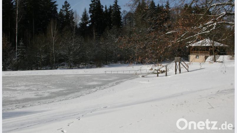 Umgestaltet werden soll das Umfeld des Waldbadeweihers bei Güttern. Das Gelände war eines der Kernthemen beim Jugend-Workshop. Bild: wro