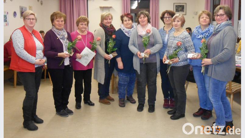 Ehrungen standen beim Frauenbund Münchenreuth an. Im Bild (von links) Vorsitzende Sandra Wifling, Margarete Fuhrmann, Anna Kraus, Renate Ernstberger, Vorsitzende Monika Grötsch, Theresia Grillmeier, Bezirksvorsitzende Monika Sommer, Maria Schicker, Vorsitzende Ulrike Kraus und Irene Kraus. Bild: exb