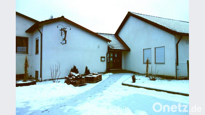 Nur der Wintereinbruch verhinderte den Abschluss der Arbeiten rund um die Neugestaltung des Eingangsbereichs zu den Kegelbahnen und dem Keglerstüberl. Bild: fjo