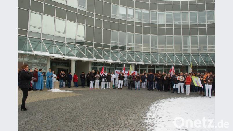 Verdi-Vertreterin Manuela Dietz sprach bei der Kundgebung. Bild: gib