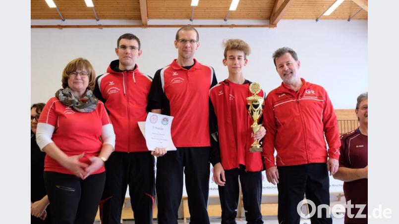Der Meistertitel in der Bezirksliga ging an den 1. Bogenschützenclub Sulzbach-Rosenberg mit (von links) Lydia Wiesneth, David Übler, Norman Koch, Luca Koch, Wolfgang Gruber. Bild: exb