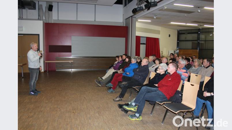 Fotograf Stefan Weindl brachte mit seiner Multivisions-Show den Zuhörern den südlichen Teil Afrikas näher. Bild: stg