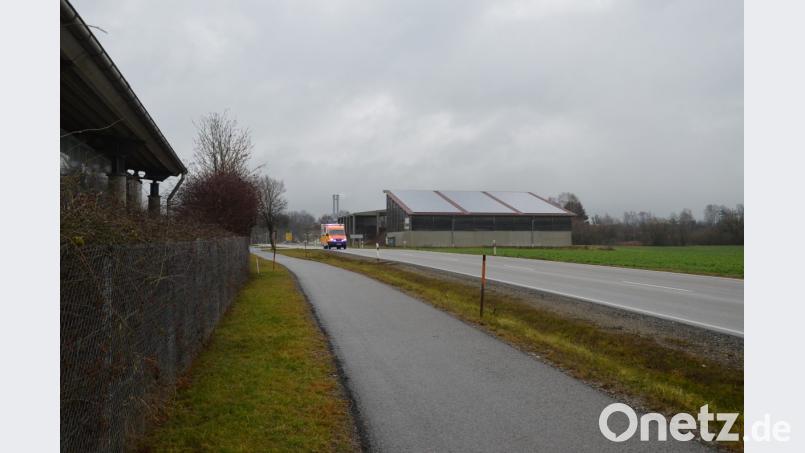In unmittelbarer Nachbarschaft zur Autobahn-Meisterei (links) sehen die Unternehmer einen idealen Standort für das Ostbayern-Krematorium. Bild: fjo