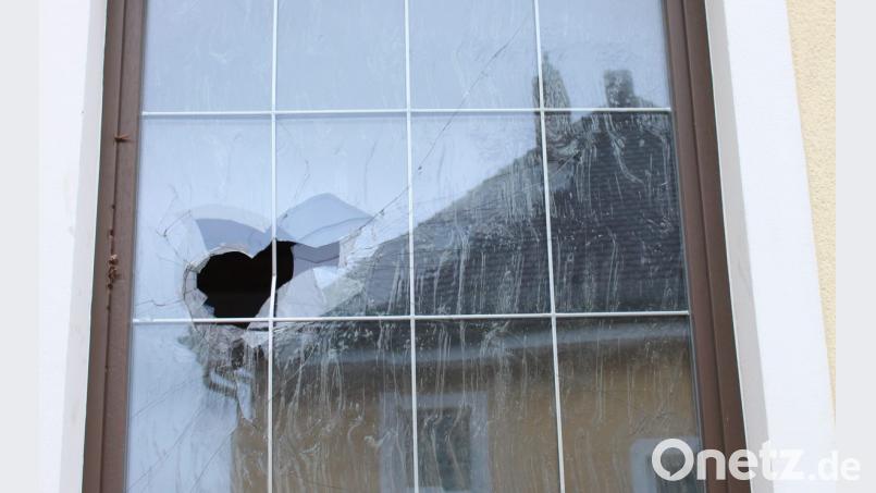Durch berstendes Fensterglas wurde eine Anwohnerin auf die Einbrecher aufmerksam. Bild: piam