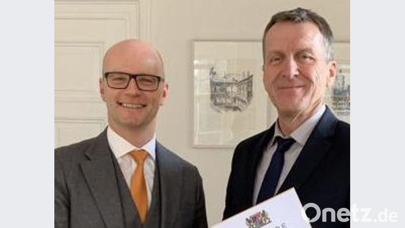 Bereichsleiter Thomas Unger (links) mit dem neuen Schulamtsdirektor Gerald Haas. Bild: exb