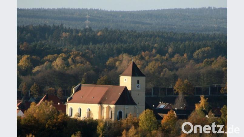 Gruppenführungen für die alte barockisierte Pfarrkirche Maria Himmelfahrt mit romanischen Elementen können im Museum angemeldet werden. Archivbild: cr