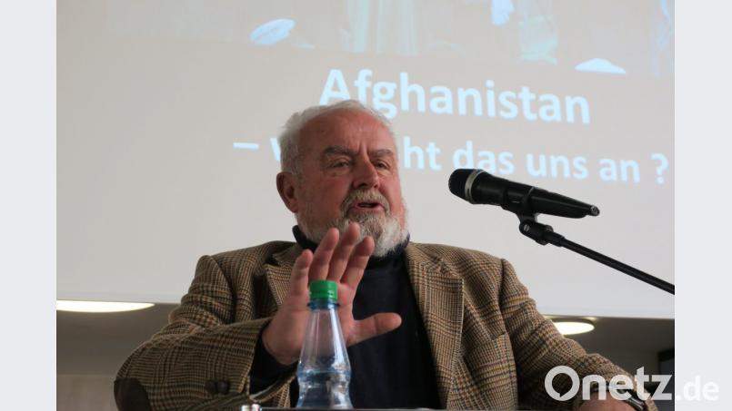 Afghanistan-Kenner Dr. Reinhard Erös sprach vor 300 Jugendlichen des Berufsschulzentrums Oskar von Miller. Bild: Hirsch