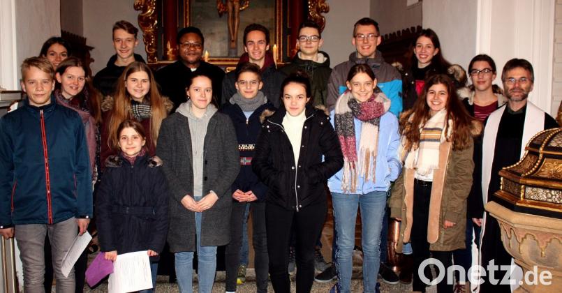 Die Jugendlichen gehen bei der Gestaltung des ökumenischen Gottesdienstes in der evangelischen Kirche St. Dionysius neue Wege. Bild: R. Kreuzer