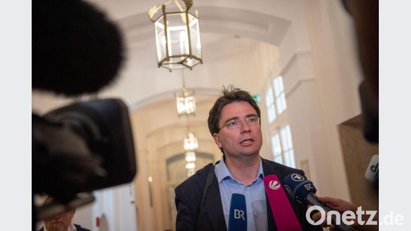 Der SPD-Umweltpolitiker Florian von Brunn wirbt im bayerischen Landtag für das Klimagesetz seiner Fraktion. Bild:  Lino Mirgeler/dpa