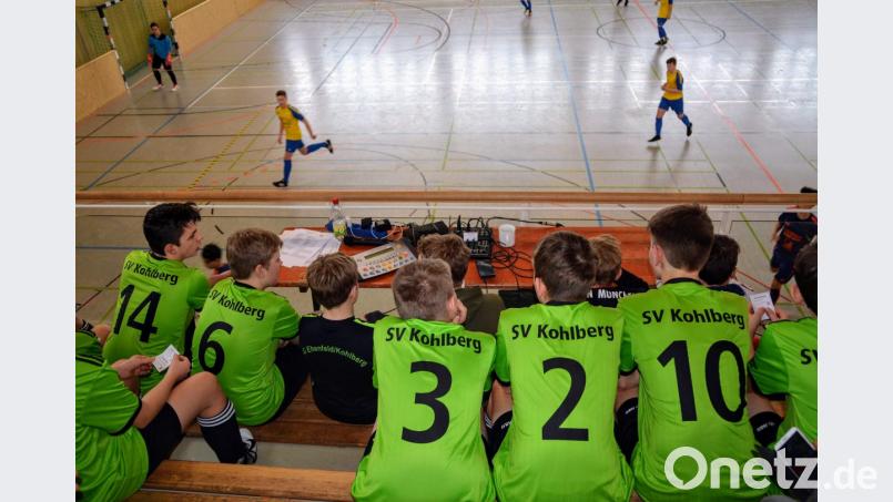 Sowohl auf dem Spielfeld,wie auch auf der Tribüne fieberten alle mit Begeisterung mit. Bild: fdl